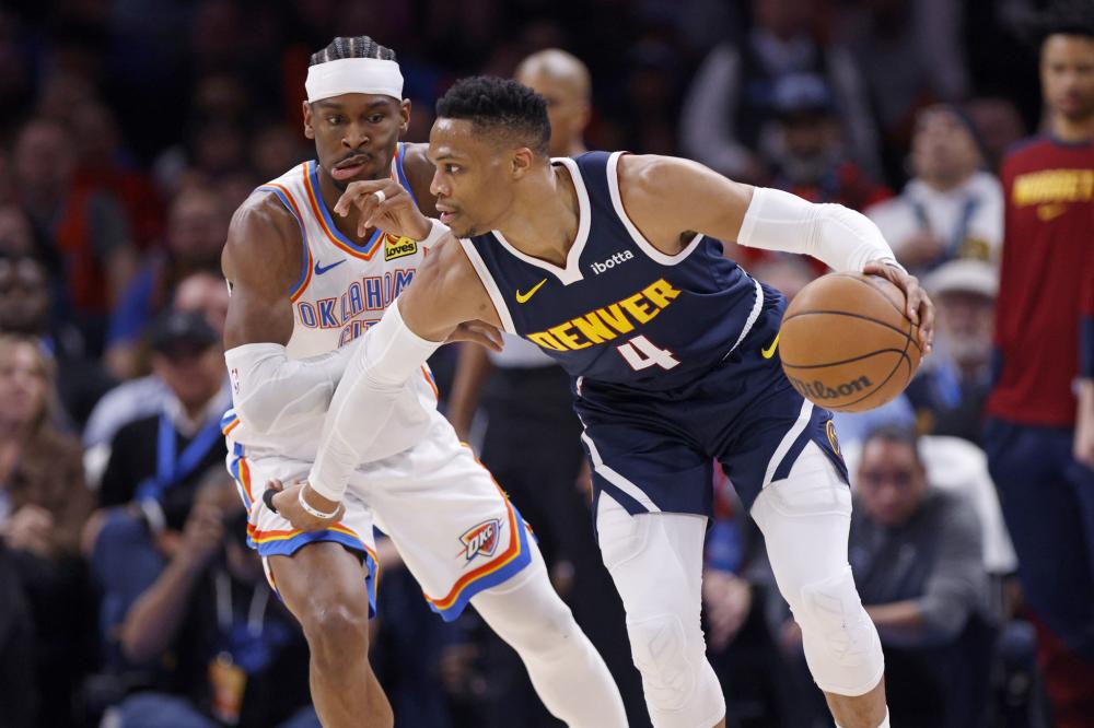 受到伤病困 受到伤病困