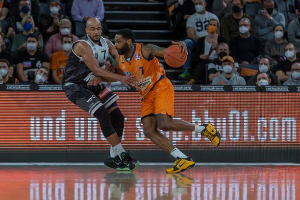 采取更紧凑 采取更紧凑